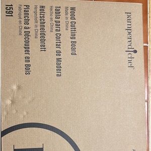 Pampered Chef cutting board 1591 Brand new!!